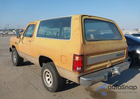 1982 Dodge Ramcharger Aw-100 z USA, uszkodzony, nr VIN 1B4GW12R5CS265968